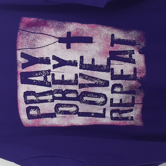 Gildan Sweatshirt - Picture 2 of 4